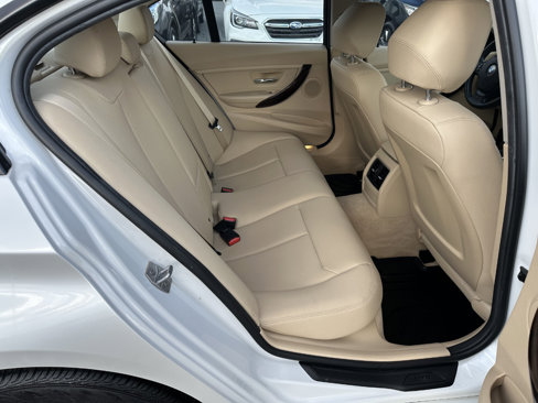 Used 2016 BMW 320i Sedan image 11