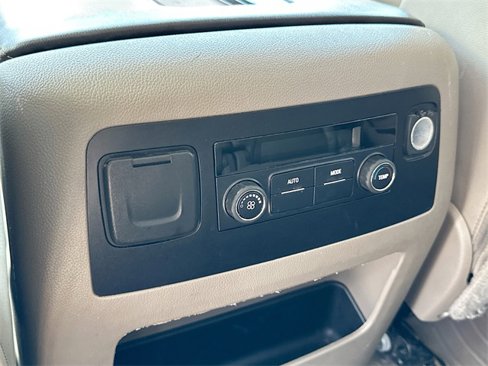 Used 2018 Chevrolet Suburban LT image 25