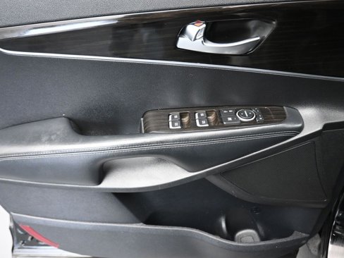 Used 2020 Kia Sorento LX image 10