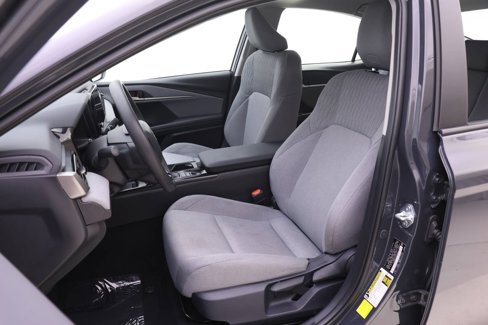 Used 2025 Toyota Camry LE image 4