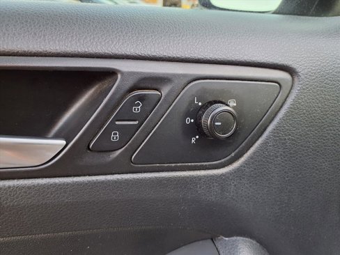 Used 2015 Volkswagen Jetta SE image 16