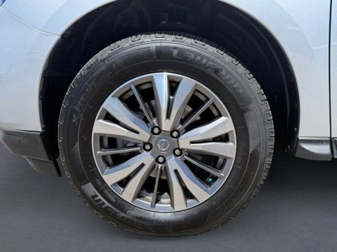 Used 2020 Nissan Pathfinder SV image 14