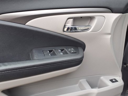 Used 2019 Honda Pilot LX image 5