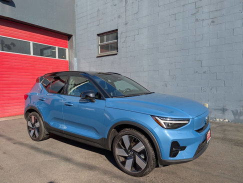 Used 2023 Volvo XC40 Recharge Ultimate image 1