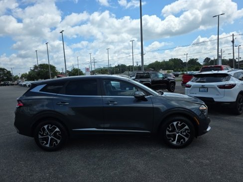 Used 2024 Kia Sportage EX image 3
