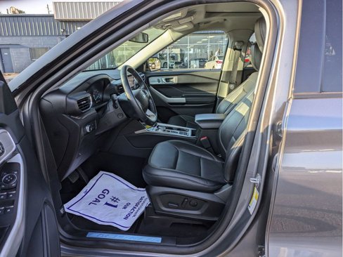 Certified 2022 Ford Explorer Limited w/ Equipment Group 301A image 16