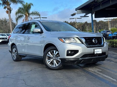 Used 2019 Nissan Pathfinder SL image 2