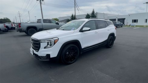 Used 2022 GMC Terrain SLE w/ Driver Convenience Package image 4