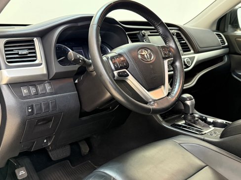 Used 2018 Toyota Highlander XLE image 4