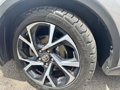 Used 2018 Toyota C-HR XLE image 28