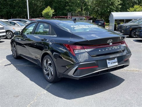 Certified 2025 Hyundai Elantra SEL image 5