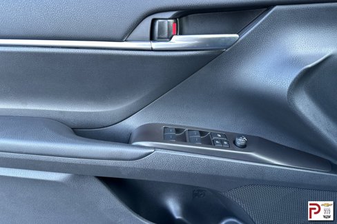 Used 2024 Toyota Camry SE image 11