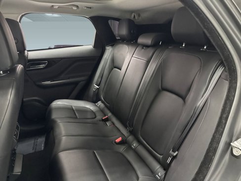 Used 2018 Jaguar F-PACE Premium image 22