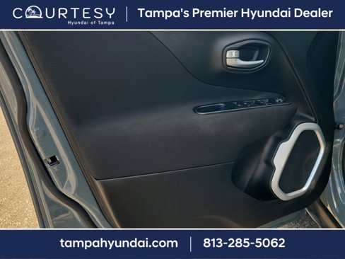 Used 2018 Jeep Renegade Latitude image 17