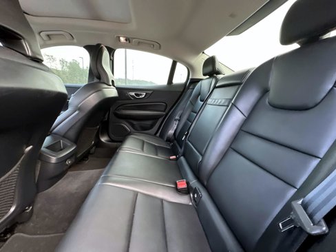 Used 2022 Volvo S60 B5 Momentum image 14
