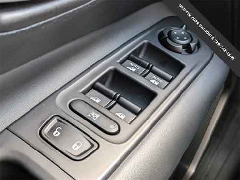 Used 2023 Jeep Renegade Latitude image 22