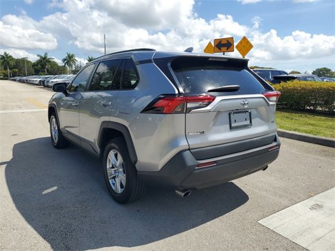 Used 2021 Toyota RAV4 XLE image 3