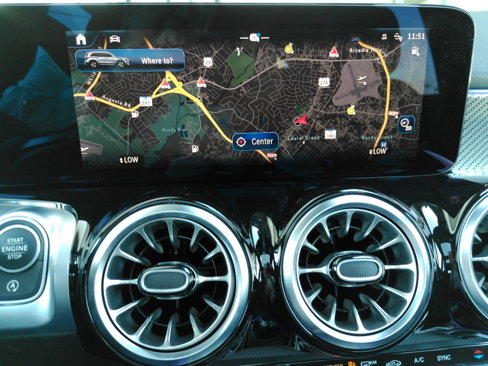 Used 2024 Mercedes-Benz GLB 250 4MATIC image 33