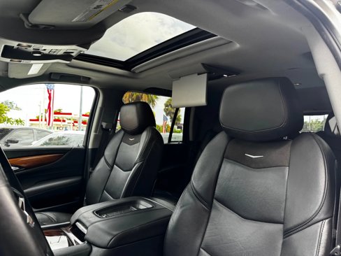 Used 2016 Cadillac Escalade Premium image 16