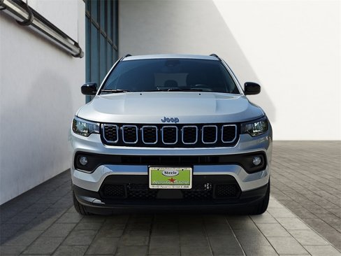 New 2025 Jeep Compass Latitude image 8