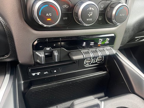 Used 2019 RAM 1500 Big Horn image 35