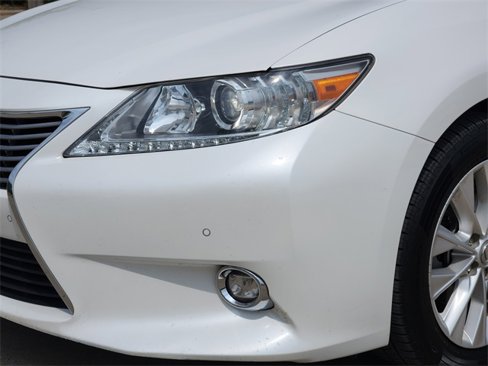 Used 2015 Lexus ES 300h w/ Navigation System Package image 23