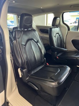 Used 2020 Chrysler Voyager Lxi image 13
