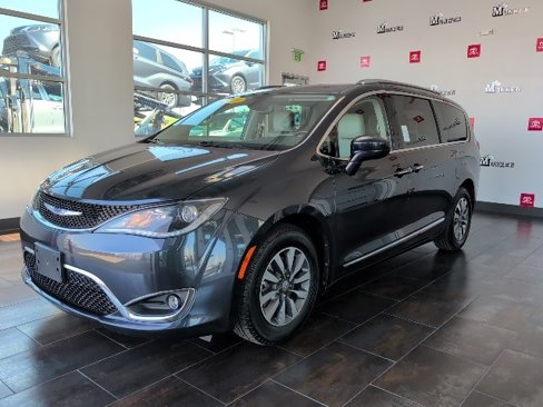 Used 2020 Chrysler Pacifica Touring-L Plus image 4