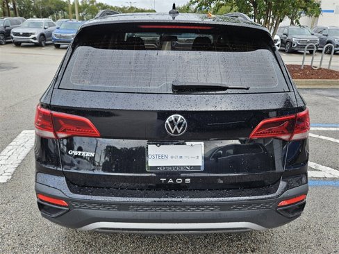 Certified 2022 Volkswagen Taos S image 11
