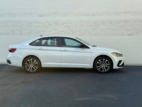 Used 2025 Volkswagen Jetta Sport image 7