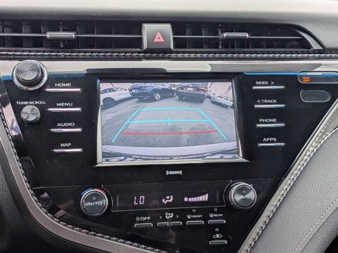 Used 2020 Toyota Camry SE image 12