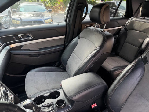 Used 2017 Ford Explorer XLT w/ Equipment Group 202A image 10