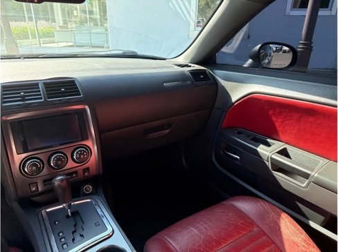 Used 2014 Dodge Challenger SXT image 15