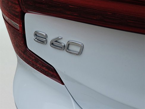 Used 2022 Volvo S60 T8 R-Design Expression image 12