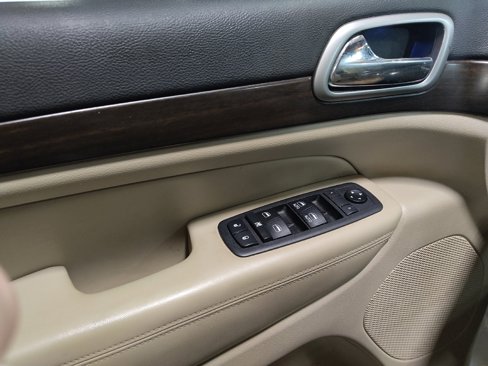 Used 2018 Jeep Grand Cherokee Laredo image 27