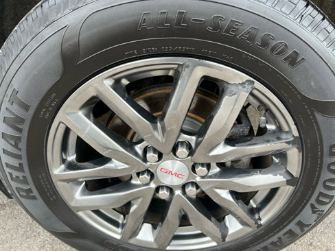Used 2017 GMC Acadia SLT image 4