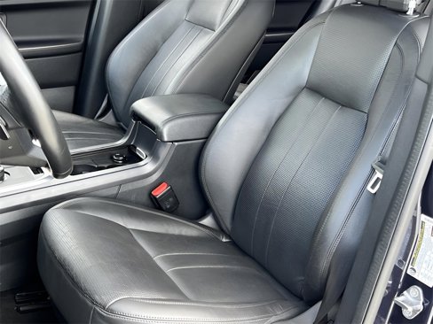 Used 2019 Land Rover Discovery Sport SE image 4