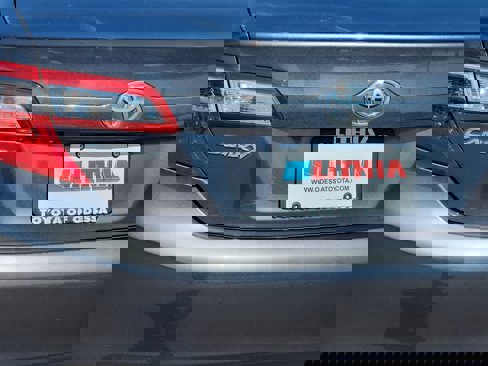 Used 2014 Toyota Camry L image 11