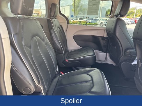 Used 2023 Chrysler Pacifica Limited image 27