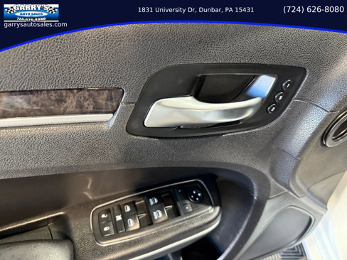 Used 2018 Chrysler 300 Limited image 16