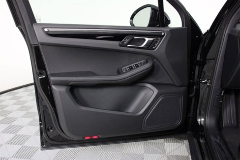 New 2026 Porsche Macan image 21