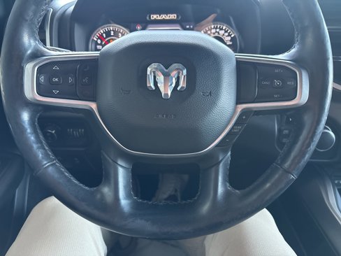 Used 2019 RAM 1500 4x4 Crew Cab image 9