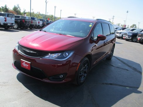 Used 2018 Chrysler Pacifica Touring-L w/ Premium Audio Group image 9