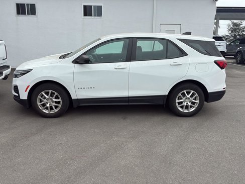 Used 2022 Chevrolet Equinox LS image 2