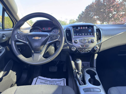 Used 2018 Chevrolet Cruze LT image 12