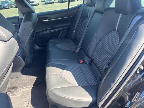 Used 2022 Toyota Camry SE image 11