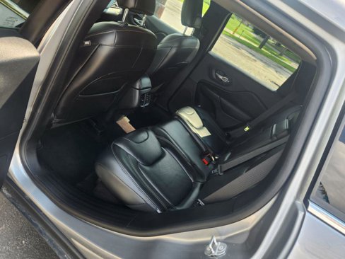 Used 2017 Jeep Cherokee Limited image 8