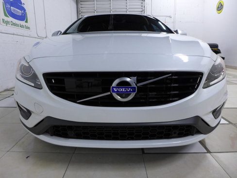 Used 2017 Volvo V60 T6 R-Design Platinum image 10