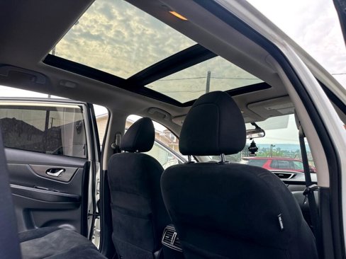 Used 2015 Nissan Rogue SV w/ SV Moonroof Package image 25