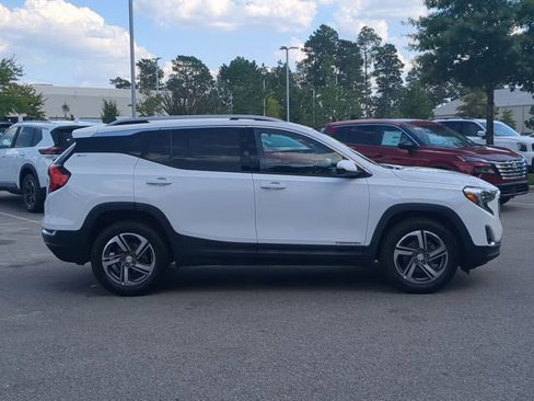 Used 2020 GMC Terrain SLT image 3